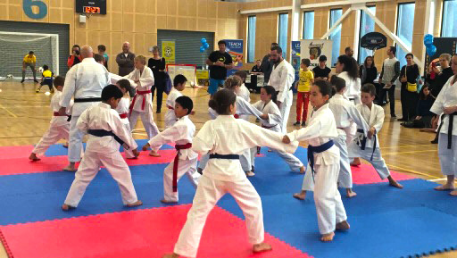 Kids practising self-defence in class